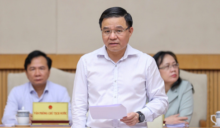 Bộ trưởng Lê Mạnh Hùng: Bảo đảm nguồn cung xăng dầu và điện, không để gián đoạn