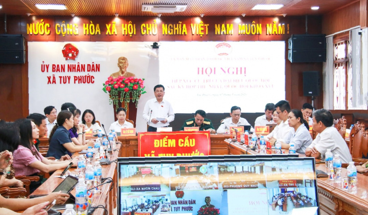 Phó Chủ tịch Quốc hội Nguyễn Hồng Diên tiếp xúc cử tri Gia Lai