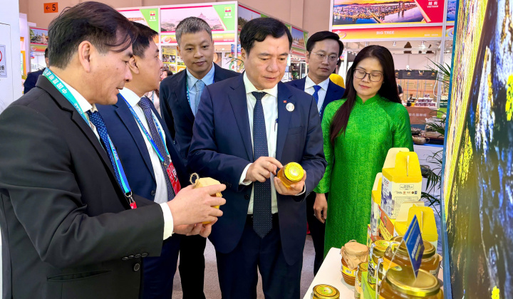 Đoàn đại biểu Bộ Công Thương tham dự Hội chợ Trung Quốc - Nam Á lần thứ 10 và Hội chợ Xuất nhập khẩu Côn Minh lần thứ 30