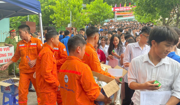 Tiếp sức mùa thi: Tuổi trẻ Thủy điện Sơn La đồng hành sĩ tử