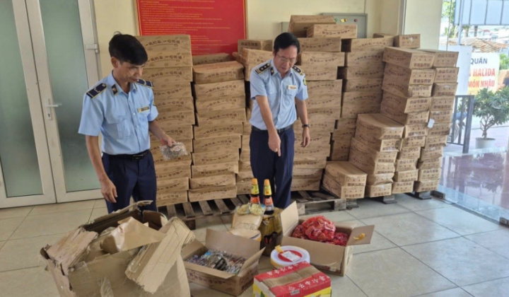 Hà Nội tiêu hủy lô thực phẩm nhập lậu trị giá hơn 328 triệu đồng