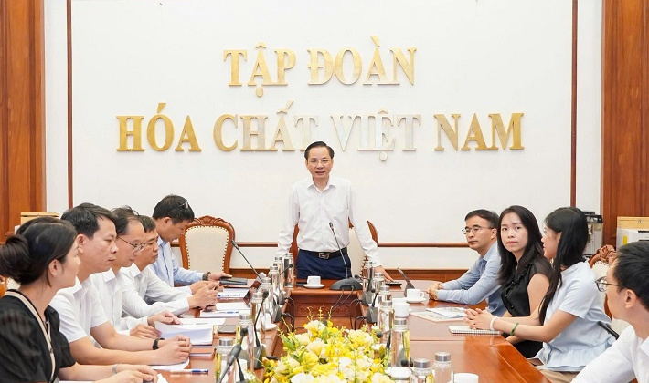 Tổng Giám đốc Vinachem làm việc với Tổ công tác phát triển sản xuất hóa dược, dược phẩm