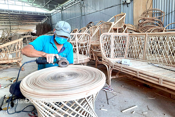 Áp dụng quản trị sản xuất tinh gọn trong doanh nghiệp thủ công mỹ nghệ: Nghiên cứu trường hợp tại một doanh nghiệp ở Việt Nam