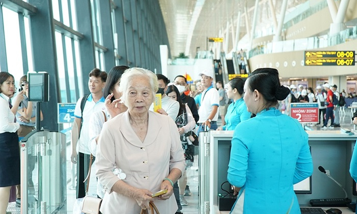 Vietnam Airlines giảm 15% giá vé cho hành khách từ 60 tuổi trở lên