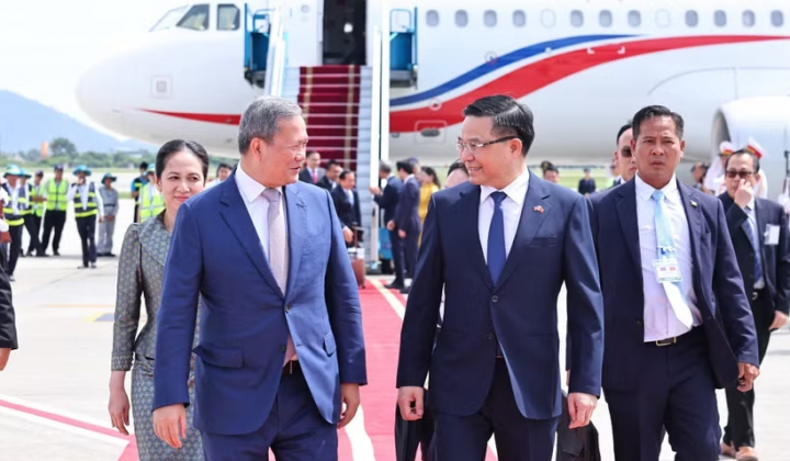 Thủ tướng Campuchia đến Hà Nội, bắt đầu thăm chính thức Việt Nam và dự AFF 2026