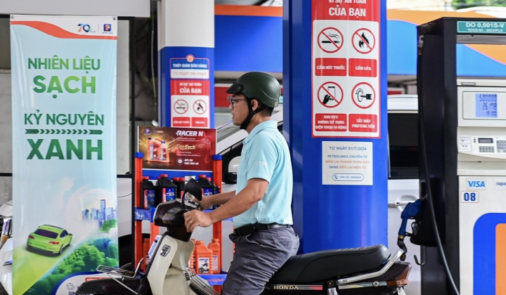 [BÁO CHÍNH PHỦ] Hầu hết xe máy tại Việt Nam tương thích với xăng E10