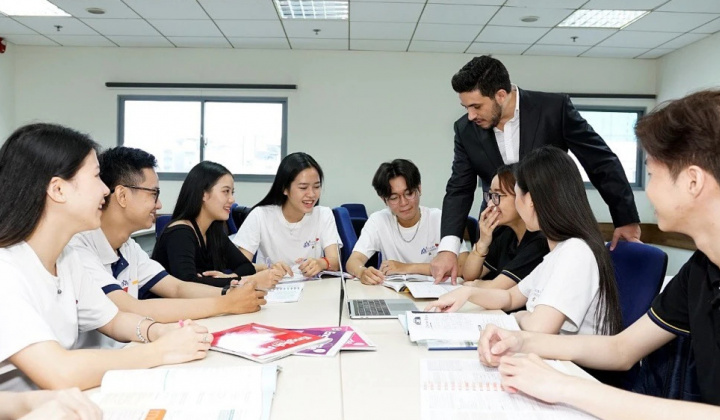 Ứng dụng trí tuệ nhân tạo tạo sinh trong hỗ trợ giảng dạy đại học: Trải nghiệm và gợi mở triển khai