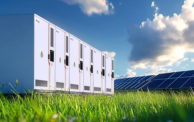 Đánh giá vai trò của hệ thống pin lưu trữ trong cắt giảm công suất tại các nhà máy điện mặt trời tại Việt Nam