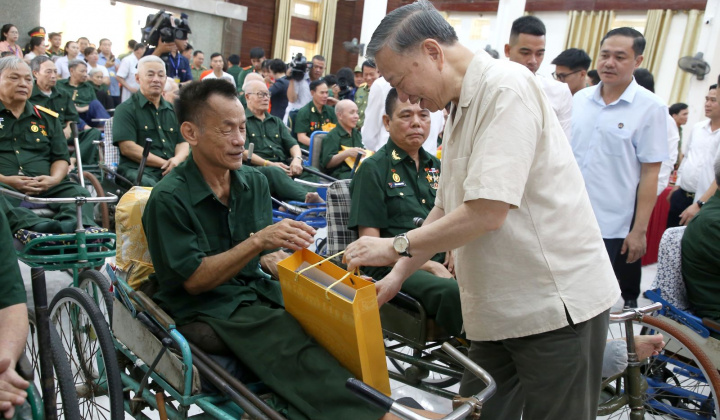 Tổng Bí thư, Chủ tịch nước Tô Lâm thăm, tặng quà thương binh, bệnh binh tại Bắc Ninh