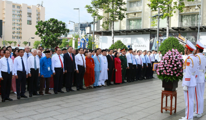 Tổng Bí thư, Chủ tịch nước Tô Lâm và lãnh đạo Đảng, Nhà nước dâng hoa tưởng nhớ Chủ tịch Hồ Chí Minh
