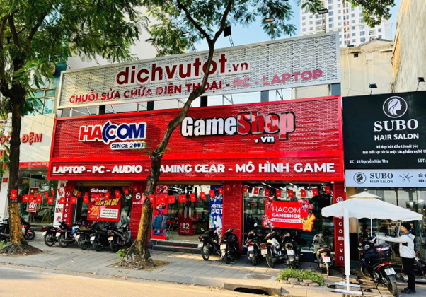Tư vấn công nghệ 1-1: Vì sao vẫn là "điểm chạm" quan trọng khi mua laptop?