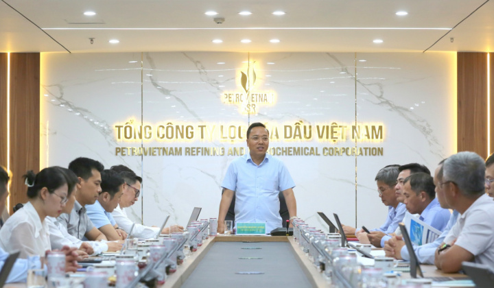Thứ trưởng Nguyễn Hoàng Long làm việc với BSR về việc đẩy mạnh sản xuất xăng dầu, đáp ứng nhu cầu trong nước góp phần đảm bảo an ninh năng lượng quốc gia