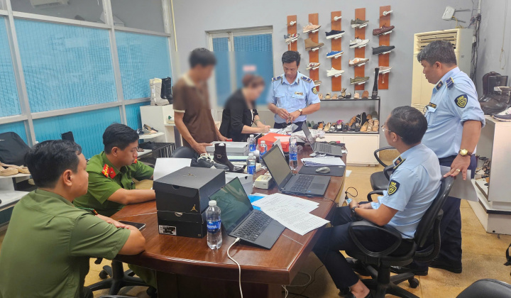 Bóc gỡ đường dây gần 50.000 đôi giày giả mạo Nike xuất khẩu sang Hoa Kỳ: Cảnh báo mới về thủ đoạn lợi dụng gia công quốc tế