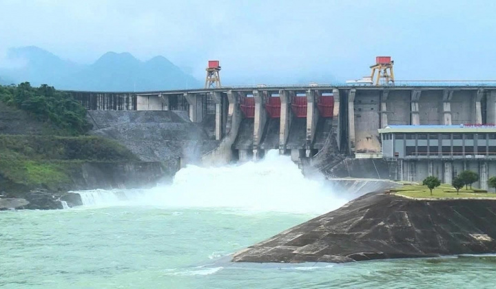 Bộ Công Thương chủ động ứng phó áp thấp nhiệt đới trên Biển Đông, bảo đảm an toàn công trình và cung ứng điện