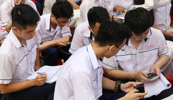 Tích hợp điện thoại thông minh trong lớp học EFL: Sự hài lòng và hiệu quả học tập