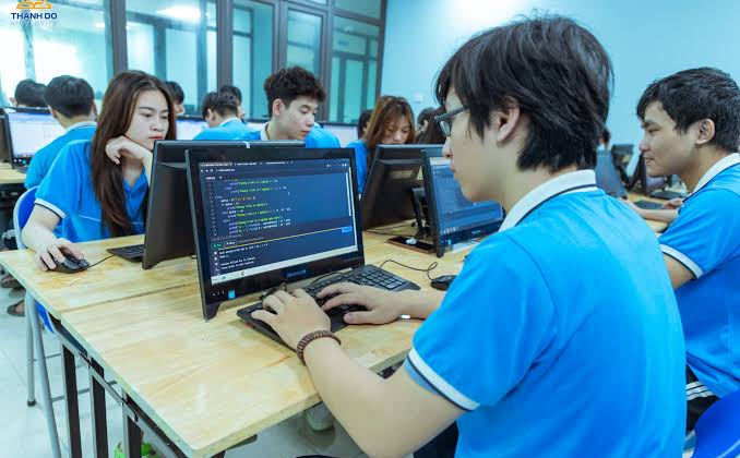 Nâng cao năng lực thích ứng với trí tuệ nhân tạo (AI) cho sinh viên ngành du lịch và khách sạn - Trường Đại học Kinh tế Kỹ thuật Công nghiệp trong bối cảnh chuyển đổi số