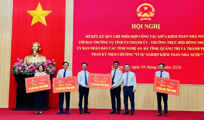 Petrolimex phối hợp với Kiểm toán nhà nước trao tặng 40 căn Nhà tình nghĩa tại các địa phương miền Trung