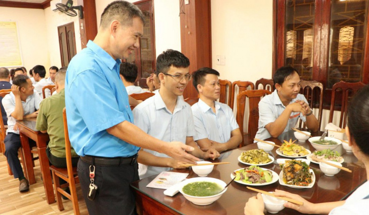 Ấm áp “Bữa cơm Công đoàn” tại Công ty Than Khánh Hòa - VVMI
