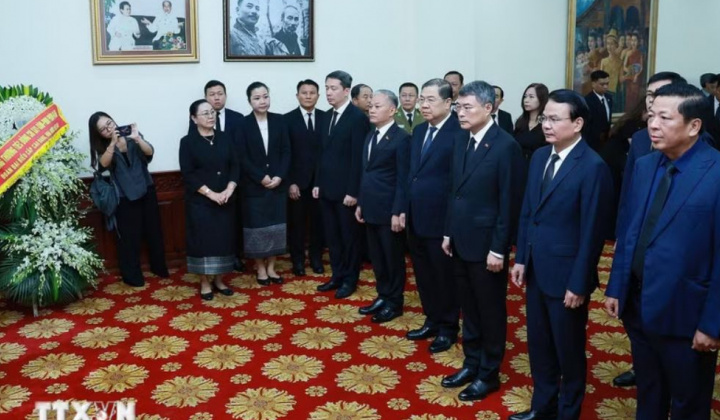 Lãnh đạo Đảng, Nhà nước viếng đồng chí Xaysomphone Phomvihane, Ủy viên Bộ Chính trị, Chủ tịch Quốc hội Lào
