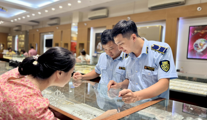 Hà Nội tăng cường quản lý, xử lý vi phạm trên thị trường vàng và ngoại tệ