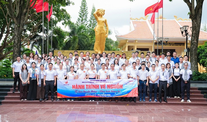 Đảng ủy các Cơ quan Đảng phường Linh Xuân và Đảng ủy LIX tổ chức chương trình về nguồn