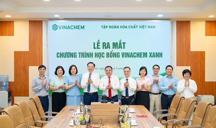 Học bổng Vinachem Xanh: Gắn đào tạo với nhu cầu nhân lực ngành Hóa chất