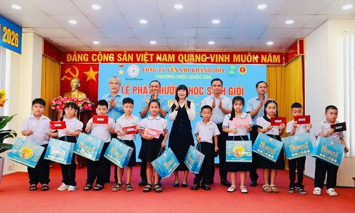 Yến Sào Khánh Hòa dành gần 2,3 tỷ đồng tiếp sức học sinh trước thềm năm học mới