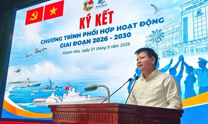 Trường Đại học Điện lực và Lữ đoàn 162 tăng cường phối hợp giáo dục truyền thống, biển đảo