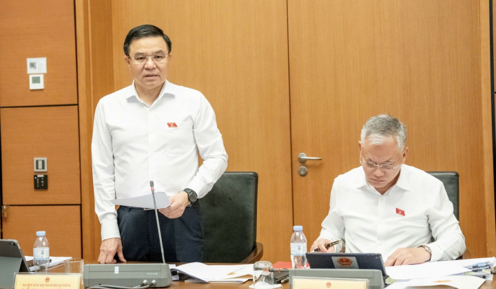 Bộ trưởng Bộ Công Thương Lê Mạnh Hùng giải đáp nhiều nội dung tại phiên thảo luận Tổ về dự án Luật Dầu khí (sửa đổi)