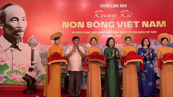 Hơn 100 bức ảnh tư liệu tại Triển lãm ảnh "Rạng rỡ non sông Việt Nam"