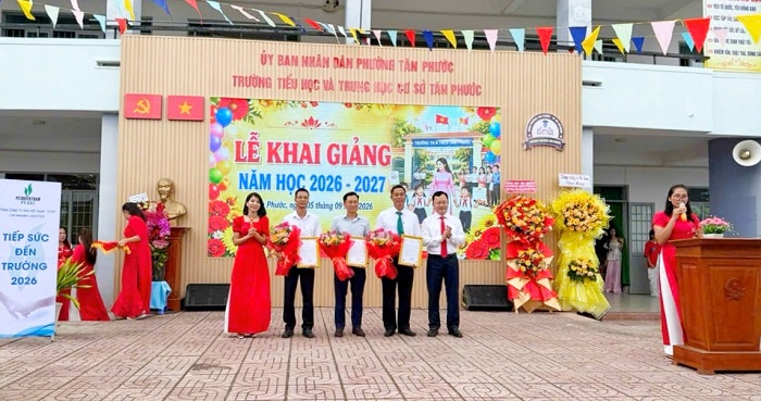 Công ty Nhiệt điện Phú Mỹ trao 200 suất học bổng cho học sinh có hoàn cảnh khó khăn