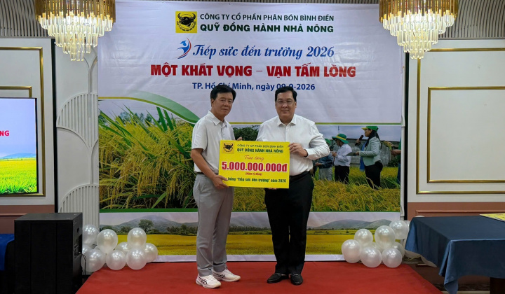 Bình Điền tiếp tục trao 5 tỷ đồng “tiếp sức đến trường”