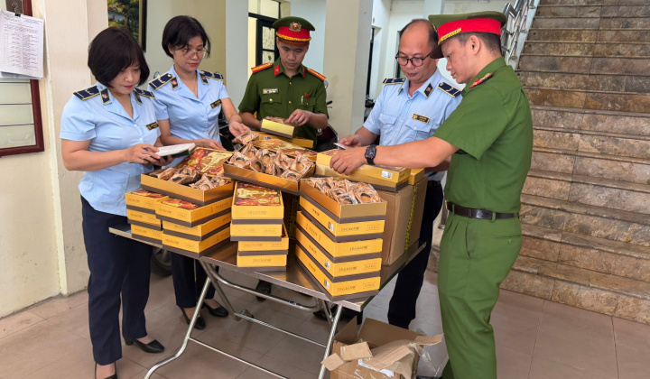 Hà Nội: 200 bánh Trung thu nhập lậu bị phát hiện trước mùa cao điểm