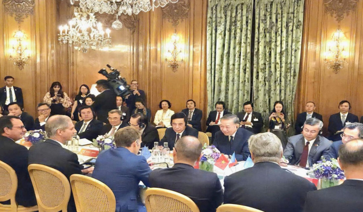 Thứ trưởng Nguyễn Sinh Nhật Tân tham gia các hoạt động đối ngoại cấp cao, thúc đẩy hợp tác kinh tế Việt Nam - Pháp