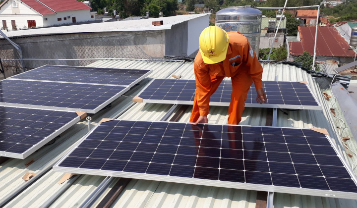 Tối ưu hiệu quả chi phí lắp đặt hệ thống điện mặt trời tại tòa nhà E, Trường Đại học Điện lực