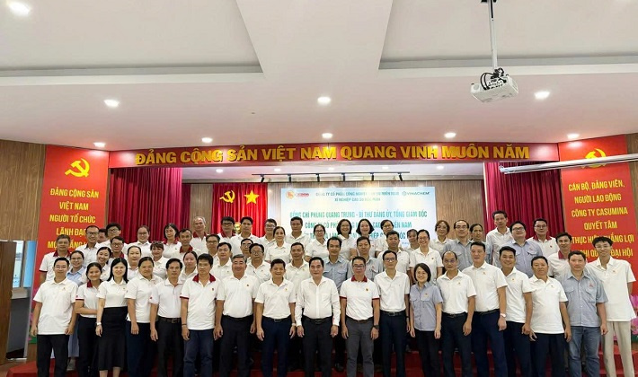 Tổng Giám đốc Casumina Phùng Quang Trung làm việc tại Xí nghiệp Cao su Hóc Môn