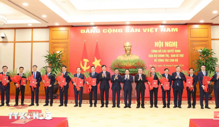 Công bố 12 quyết định của Bộ Chính trị, Ban Bí thư về công tác cán bộ