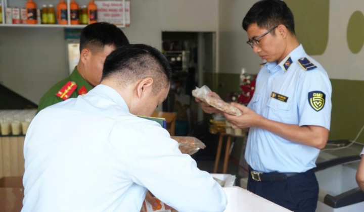 Hà Nội xử lý hơn 1.180 vụ vi phạm thị trường trong quý III, thu phạt gần 13 tỷ đồng