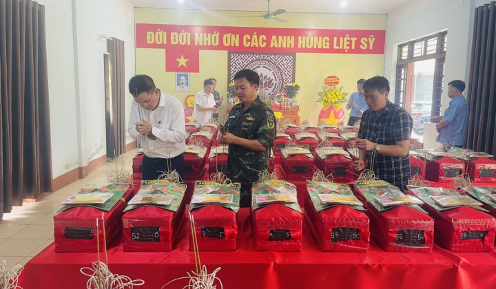 Apatit Việt Nam dâng hương tưởng niệm các liệt sĩ tại phường Cam Đường