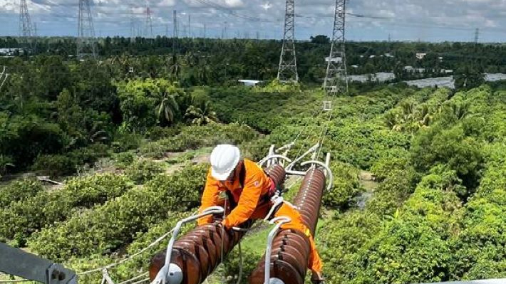 Truyền tải điện Cần Thơ chủ động thực hiện các giải pháp phòng ngừa, giảm sự cố do sét