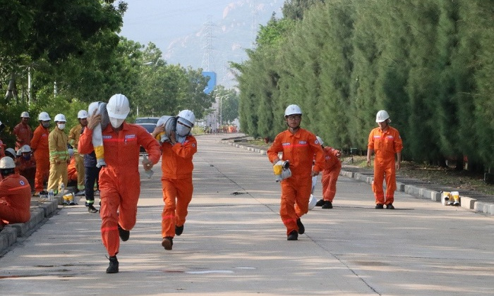 Nhiệt điện Vĩnh Tân: Nâng cao kỹ năng PCCC cho hơn 300 cán bộ, công nhân viên