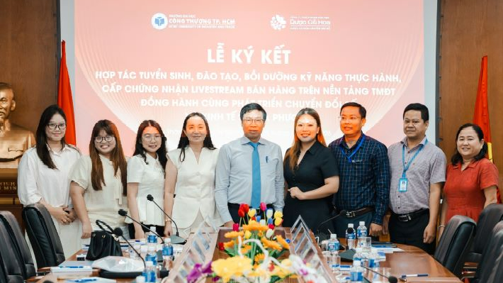 HUIT ký kết hợp tác với Công ty TNHH Dược Cỏ Hoa