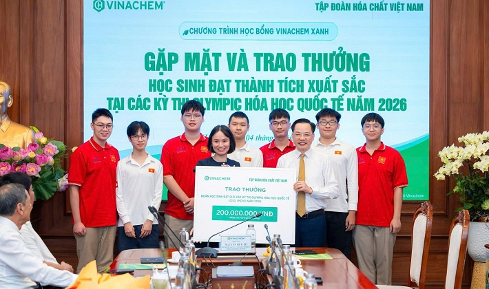 Vinachem trao học bổng Vinachem Xanh cho học sinh xuất sắc tại Olympic Hóa học quốc tế 2026