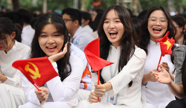 Cả nước thống nhất thời gian khai giảng, kết hợp trực tiếp và trực tuyến