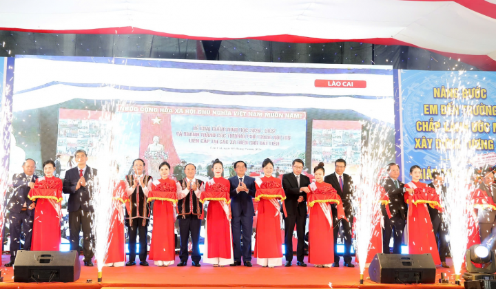 Phó Thủ tướng Hồ Quốc Dũng dự khánh thành trường nội trú liên cấp tại xã Ia Púch, Gia Lai