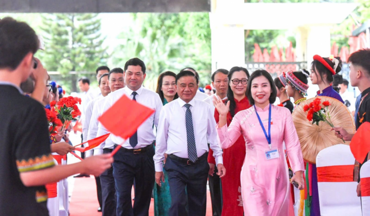 Đồng chí Thường trực Ban Bí thư Trần Cẩm Tú dự Lễ khai giảng tại Trường Phổ thông Dân tộc nội trú tỉnh Bắc Ninh