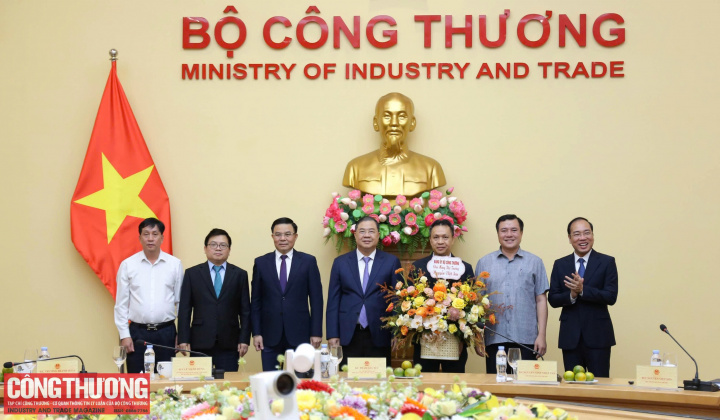 Trao Quyết định bổ nhiệm Thứ trưởng Bộ Công Thương Nguyễn Việt Sơn