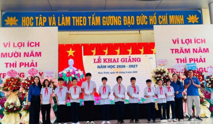 Các đơn vị Tổng công ty Phát điện 2 chung tay tiếp sức đến trường đầu năm học mới
