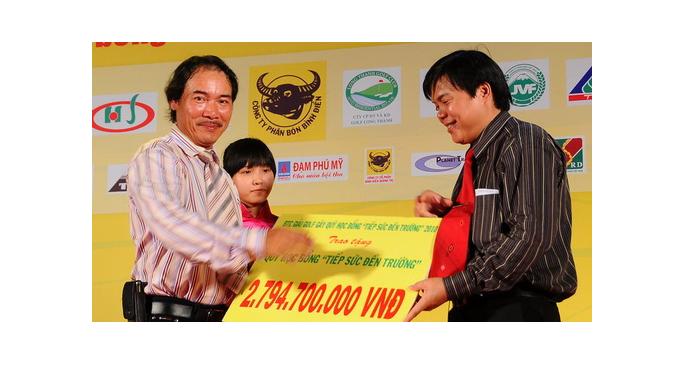 Một giờ với tác giả Hương bùn