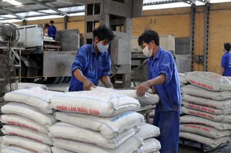 Phân lân Ninh Bình: Đầu tư cho môi trường để phát triển bền vững